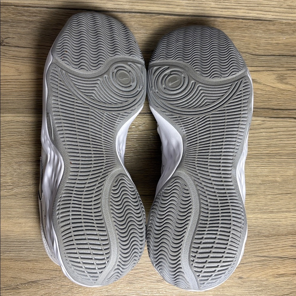 Nike | Fly.by Mid 3 Court Shoes - Picture 7 of 9